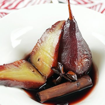 Slow Cooker Poached Pears in Red Wine