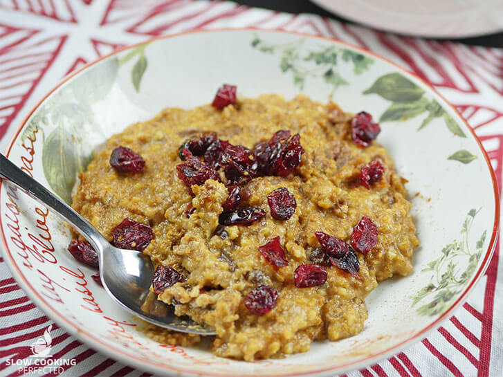 Oatmeal with Cranberries and Cinnamon