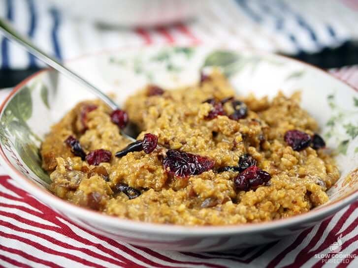 Slow Cooker Oatmeal with Fruit and Vanilla