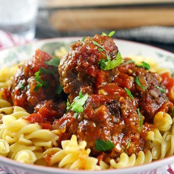 Slow Cooker Meatballs in a Tomato Sauce

