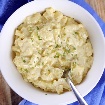 Cheesy Slow Cooker Mac and Cheese