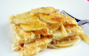 Featured image for Cheesy Slow Cooker Scalloped Potatoes