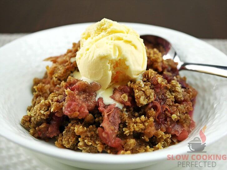 Slow Cooker Apple and Rhubarb Crisp