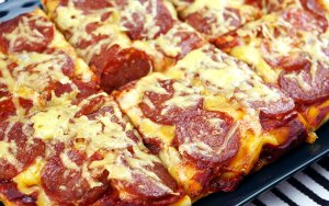 Featured image for Slow Cooker Pizza