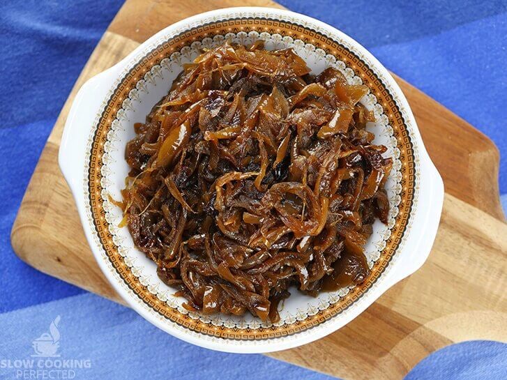 https://slowcookingperfected.com/wp-content/uploads/2018/10/Slow-Cooker-Caramelized-Onions-v4.jpg