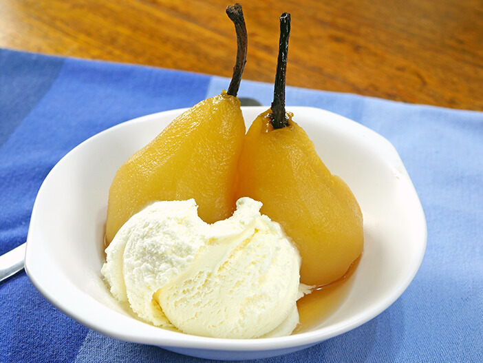 Slow Cooker Poached Pears in White Wine