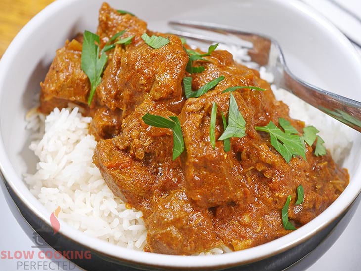 Slow-cooked beef rogan josh